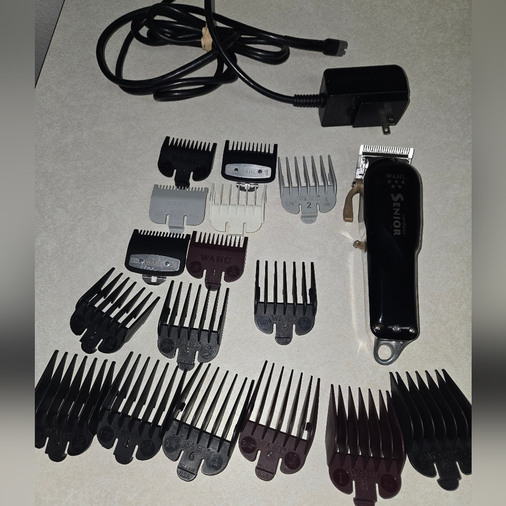 Professional Wahl Senior Black Clipper with Guards